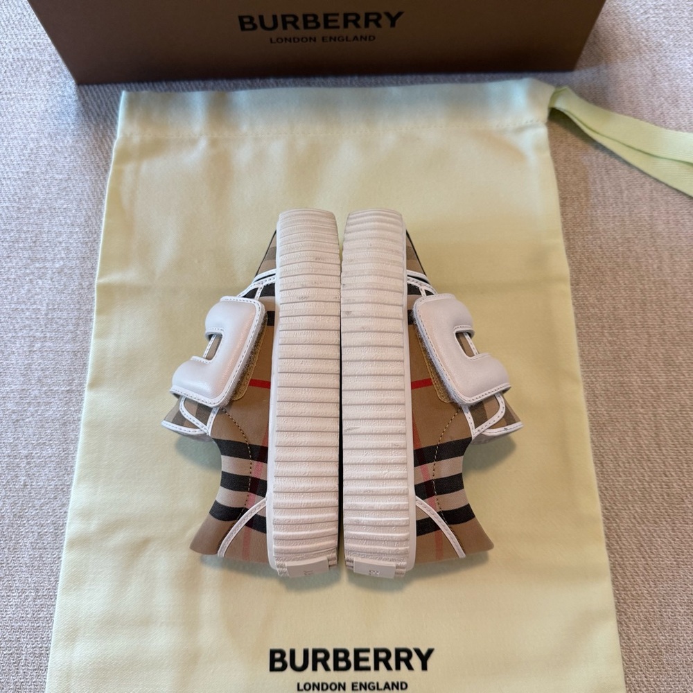 Burberry Kids Shoes Size EUR 26 - Picture 5 of 9